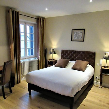 Auberge Du Grand Dauphin Dhuizon Bagian luar foto