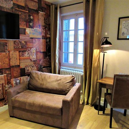 Auberge Du Grand Dauphin Dhuizon Bagian luar foto