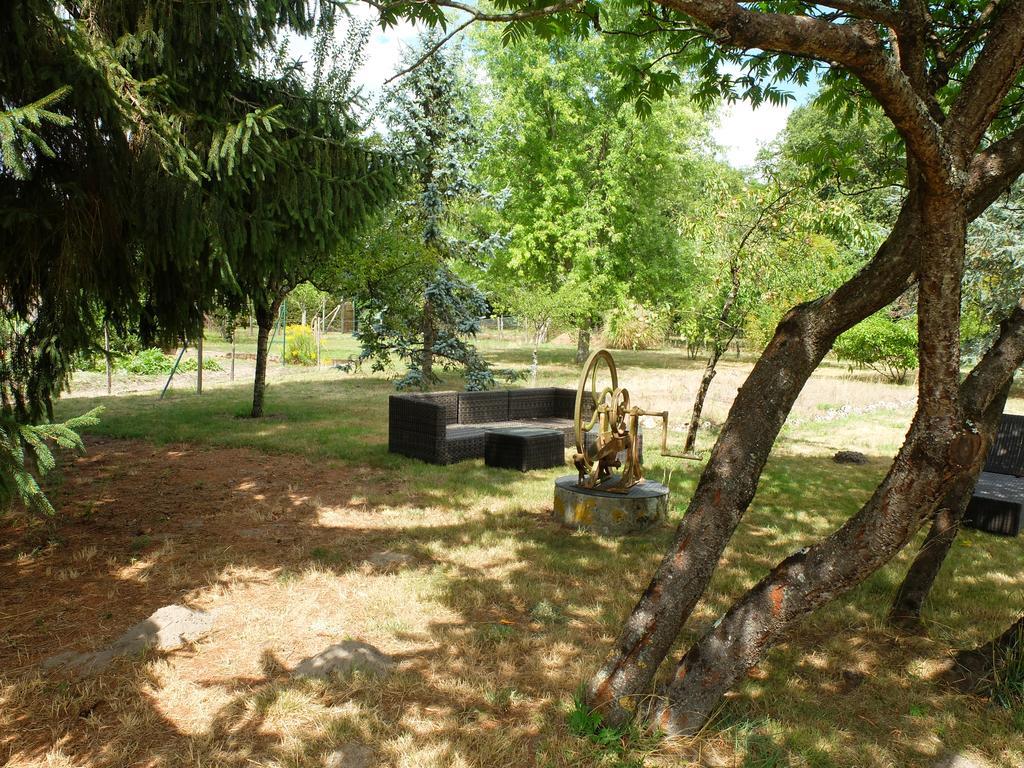 Auberge Du Grand Dauphin Dhuizon Bagian luar foto