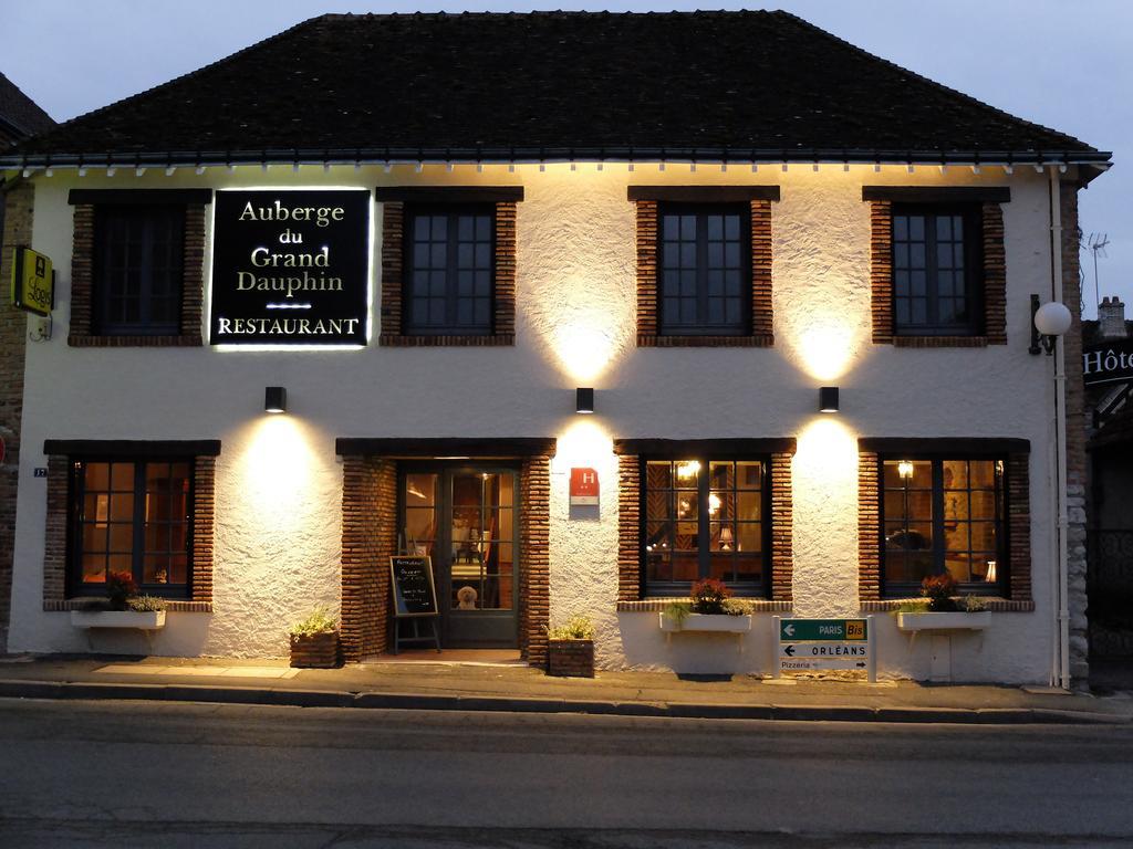 Auberge Du Grand Dauphin Dhuizon Bagian luar foto