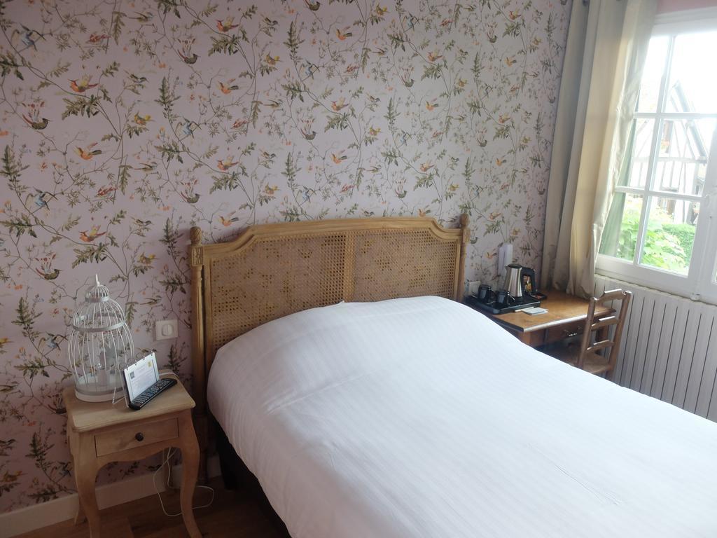 Auberge Du Grand Dauphin Dhuizon Ruang foto