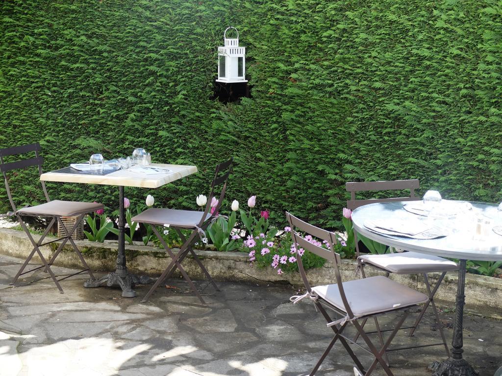 Auberge Du Grand Dauphin Dhuizon Bagian luar foto