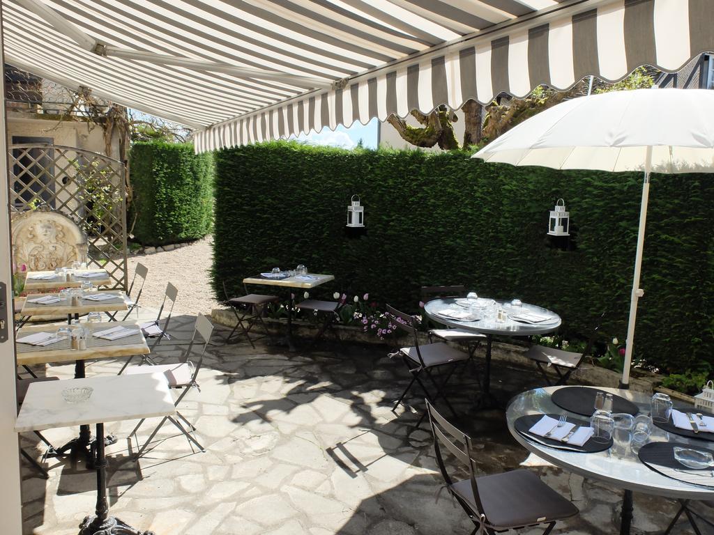 Auberge Du Grand Dauphin Dhuizon Bagian luar foto