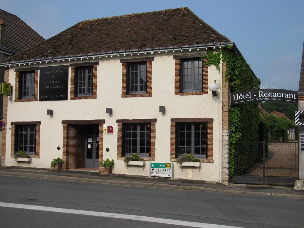 Auberge Du Grand Dauphin Dhuizon Bagian luar foto